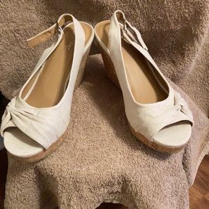 Linen wedges